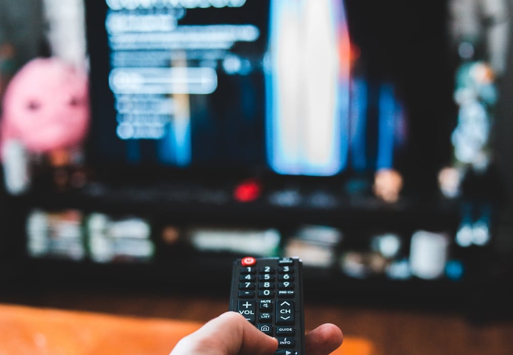 How to Connect Your Mobile Phone and Tablet to a TV Using USB post image