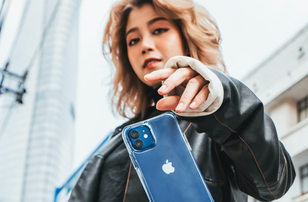 CHART: Apple Overtakes Samsung in Smartphone Shipments for the First Time Since 2010 post image