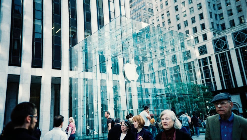 Apple Loses $113 Billion in Value After Regulators Close In post image