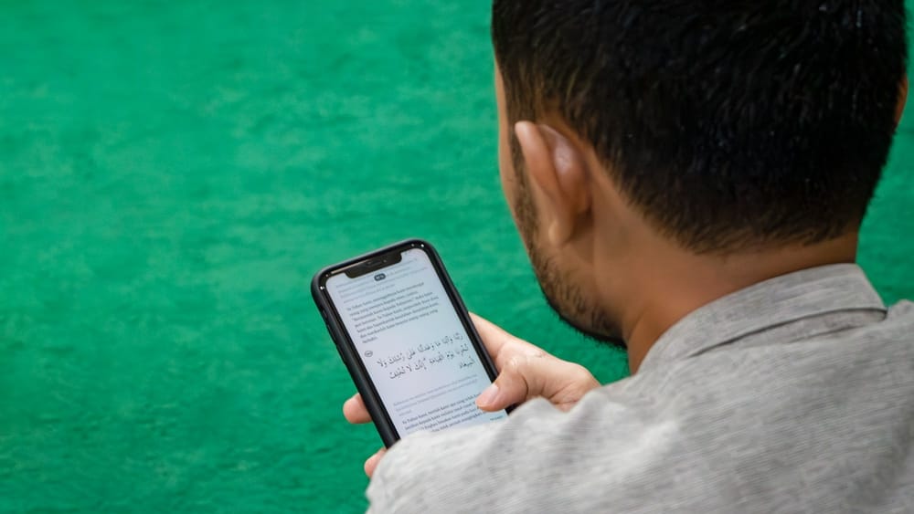 Substack adds web payment option to its iOS app post image