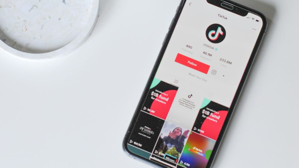 How to Repost on TikTok Post feature image