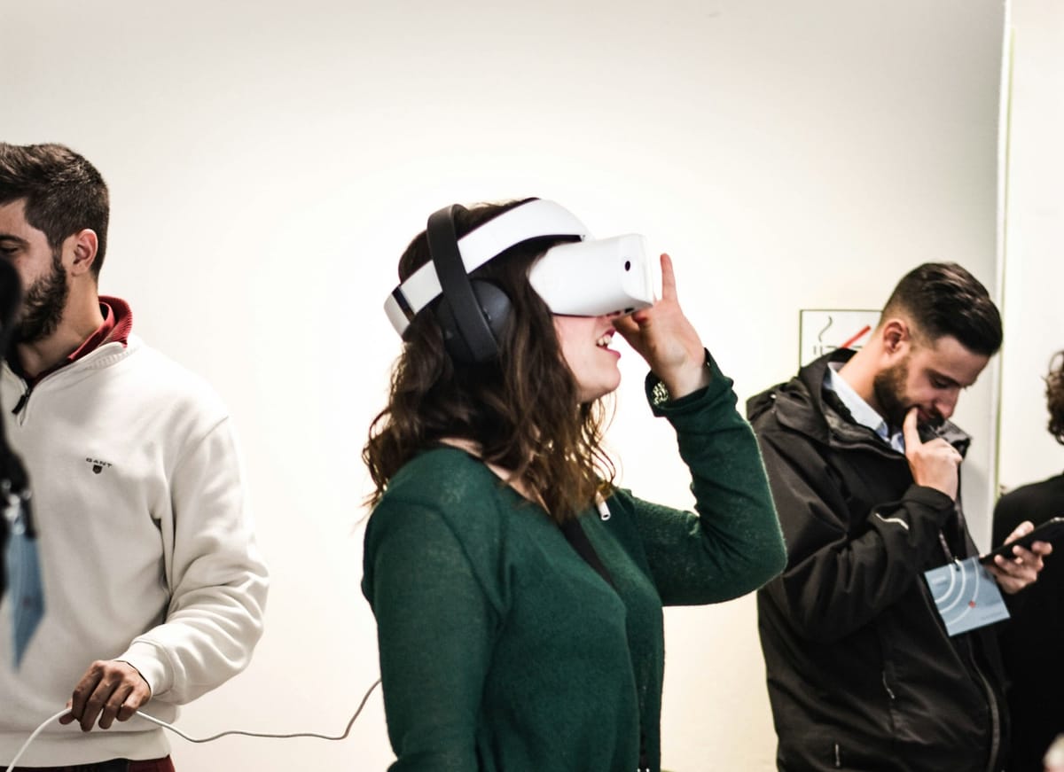 VR Market Sees Explosive Growth in Q4 2023 Despite Yearly Decline Post feature image