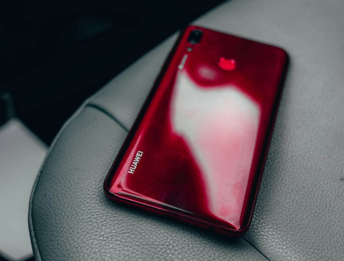 Huawei's homegrown OS topples Apple's iOS in China Post feature image