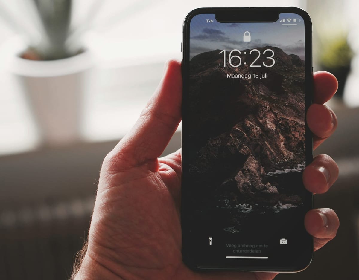 How to Disable Autocorrect and Predictive Text on an iPhone Post feature image