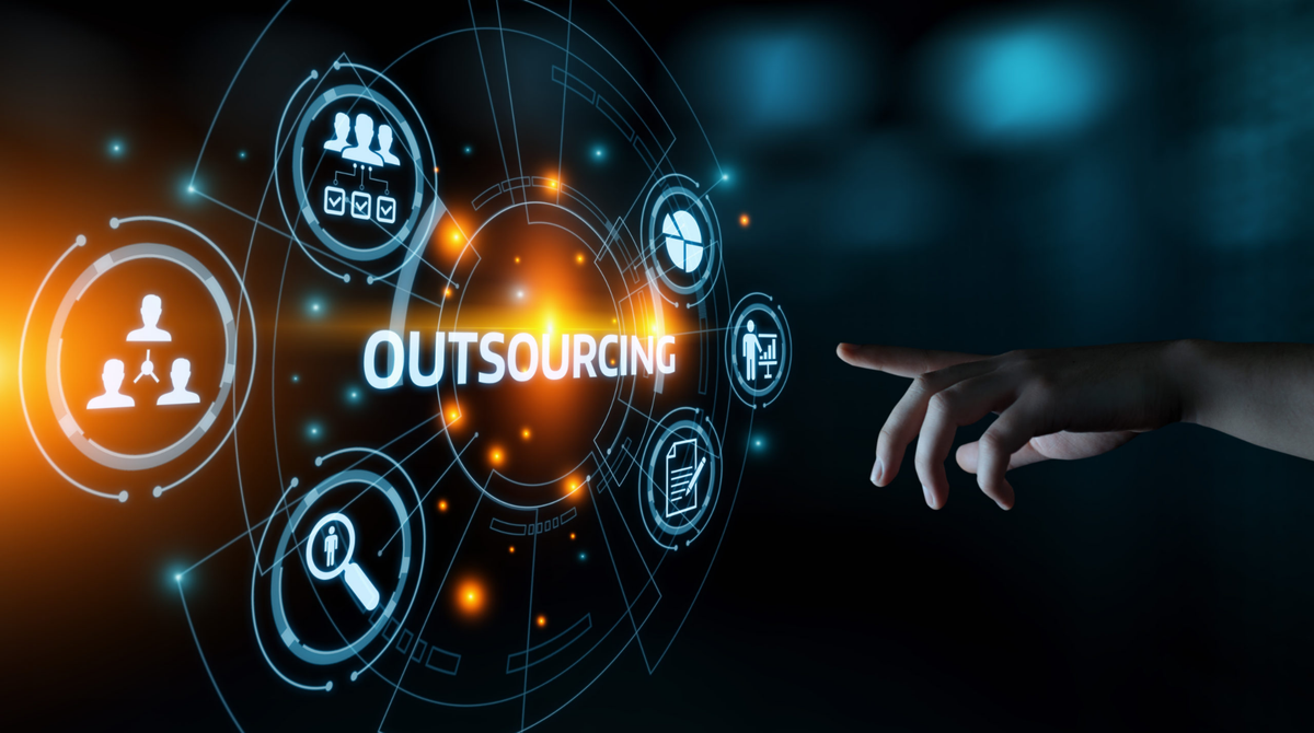 4 Benefits of Outsourcing Custom Software Development Post feature image