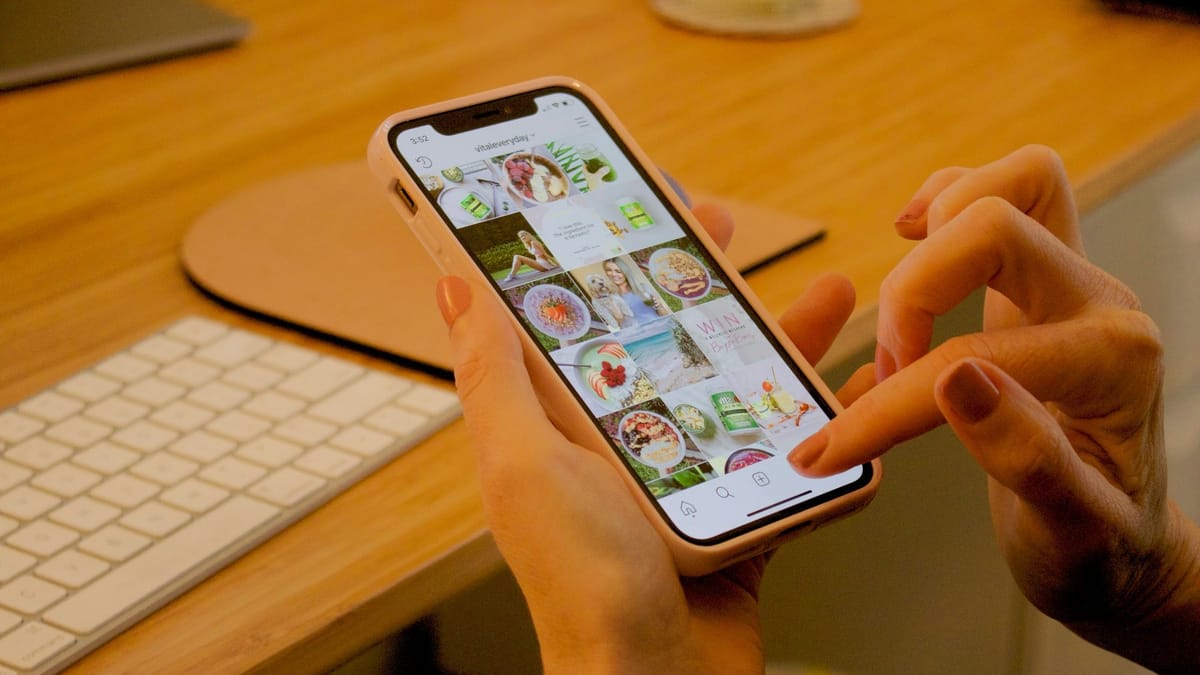 How to Restrict Someone on Instagram Post feature image