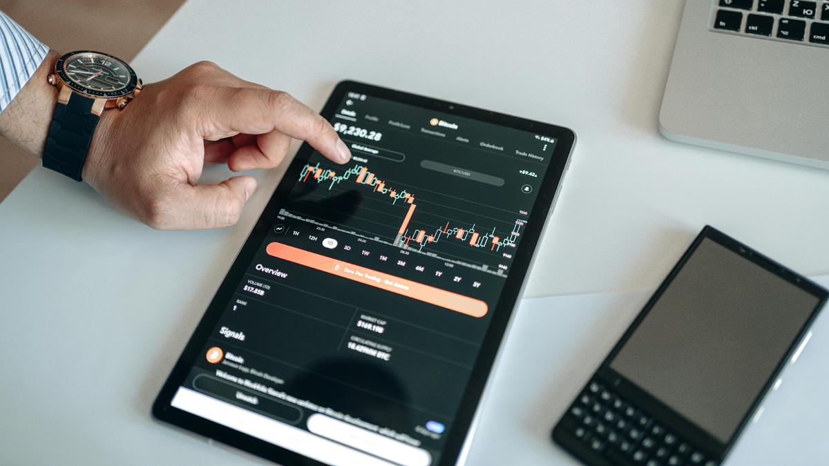 The Role of Artificial Intelligence in Investment Decision Making Post feature image