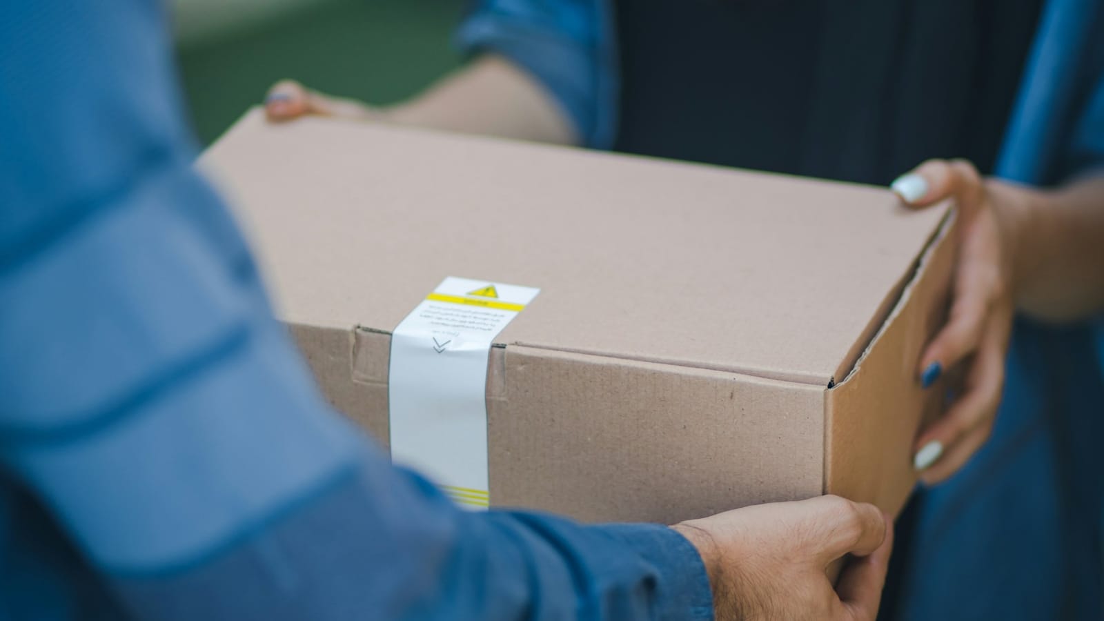 How to Track Domestic Shipping in the United States Post feature image