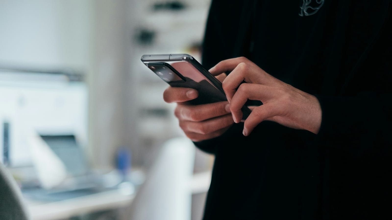 Despite Tariffs and Shortages, Smartphone Sales Grew Worldwide in 2025 Post feature image