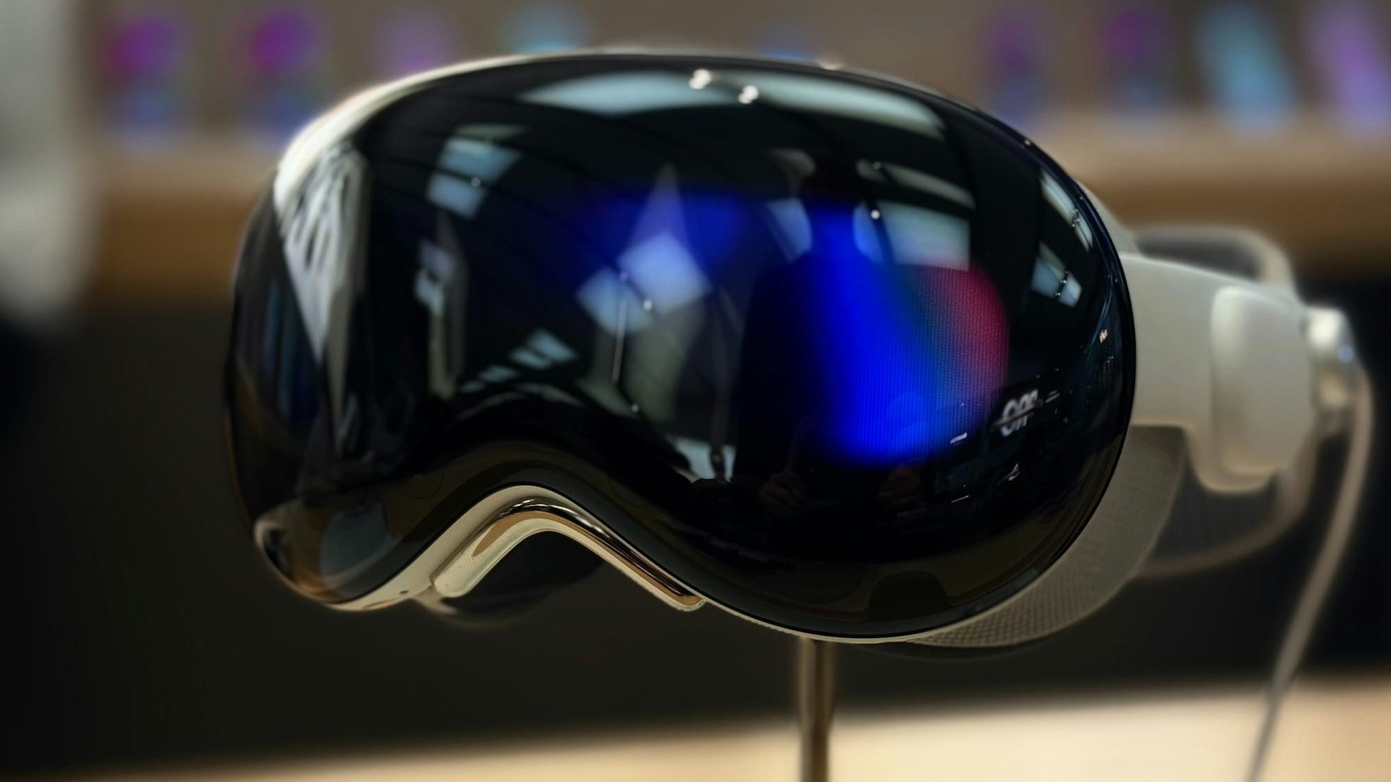 Vision Pro Momentum Fades as Apple Cuts Production and Marketing by Over 95% Post image