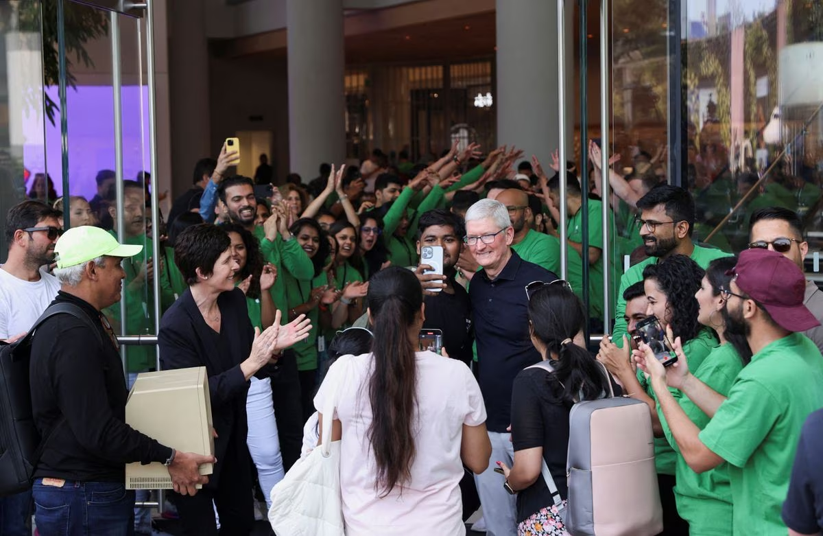 Tim Cook officially opens the first Indian Apple store Post feature image