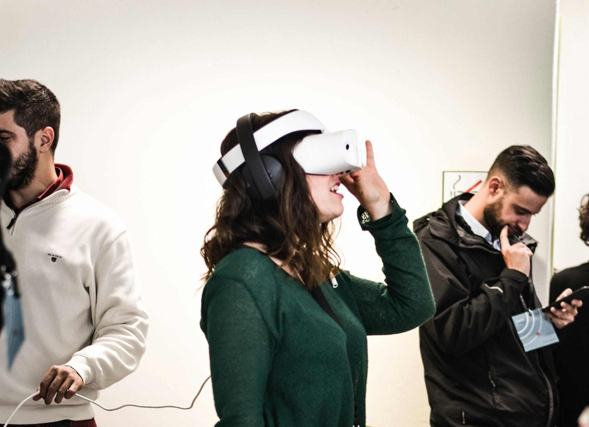 VR Market Sees Explosive Growth in Q4 2023 Despite Yearly Decline Post feature image