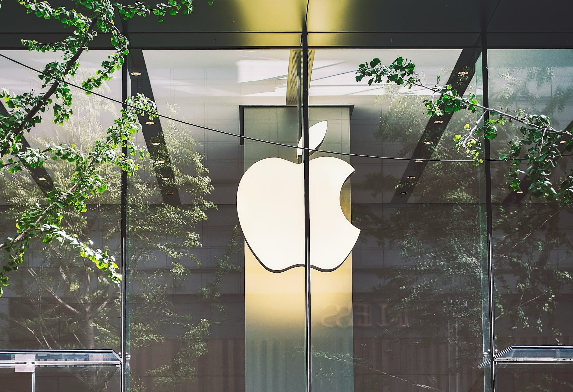 Apple is facing a new £1.5 billion UK lawsuit over App Store practices Post feature image