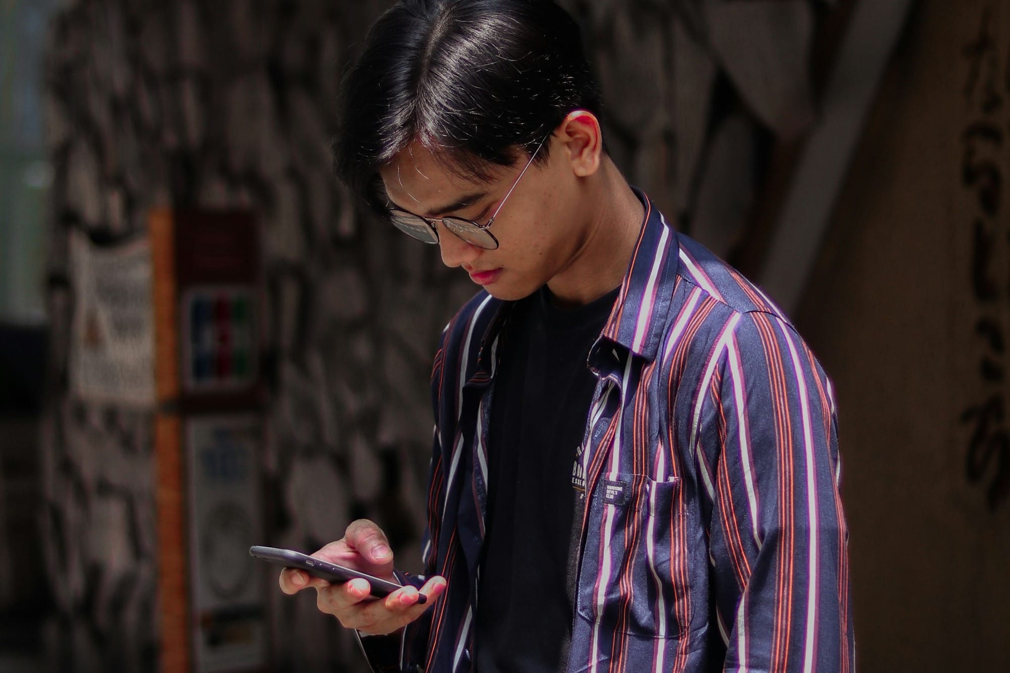 📱A shaky market, yet a rising star Post feature image