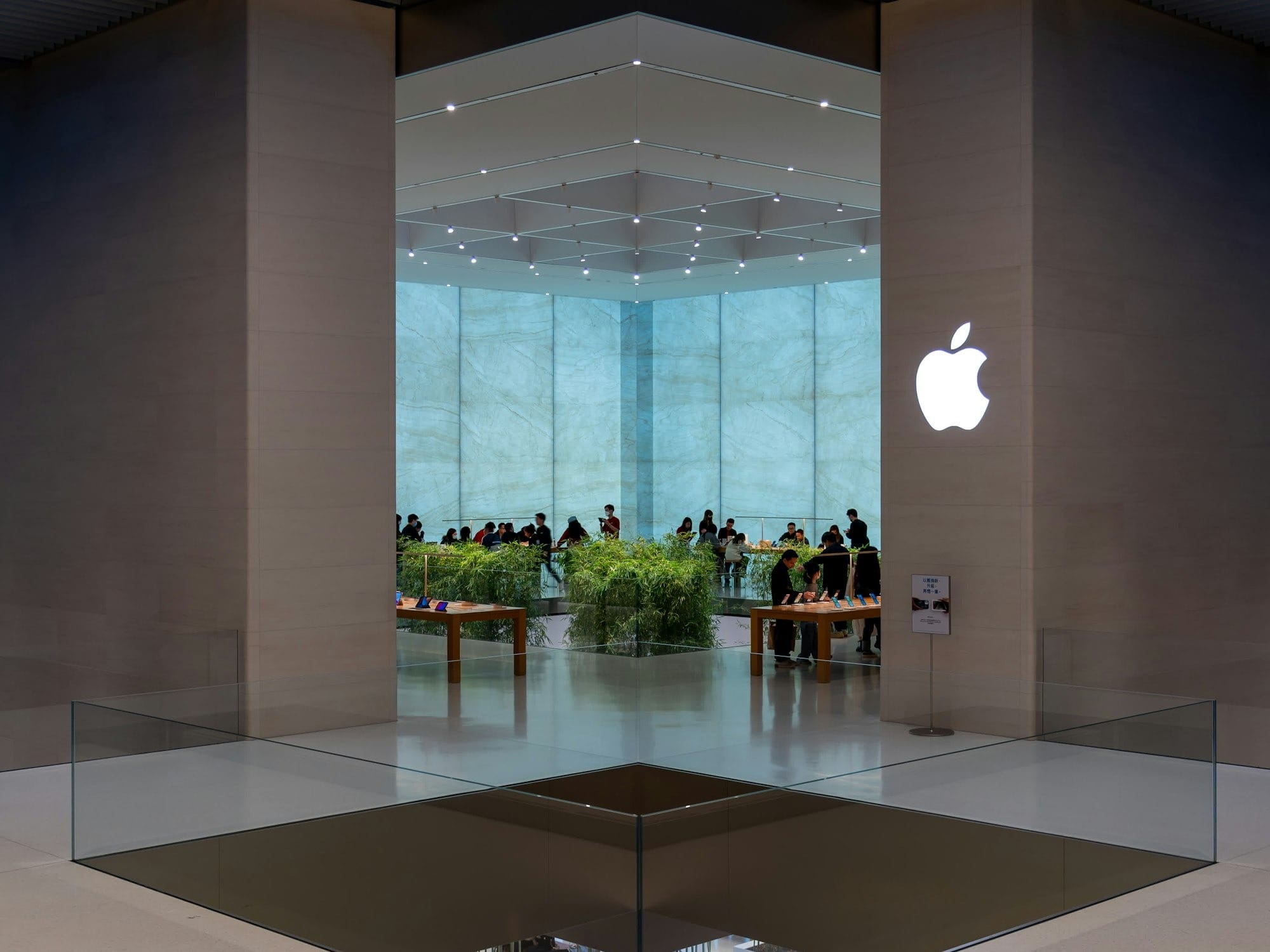 Apple replaces its AI chief as struggles with Apple Intelligence push the company to reset its strategy Post feature image