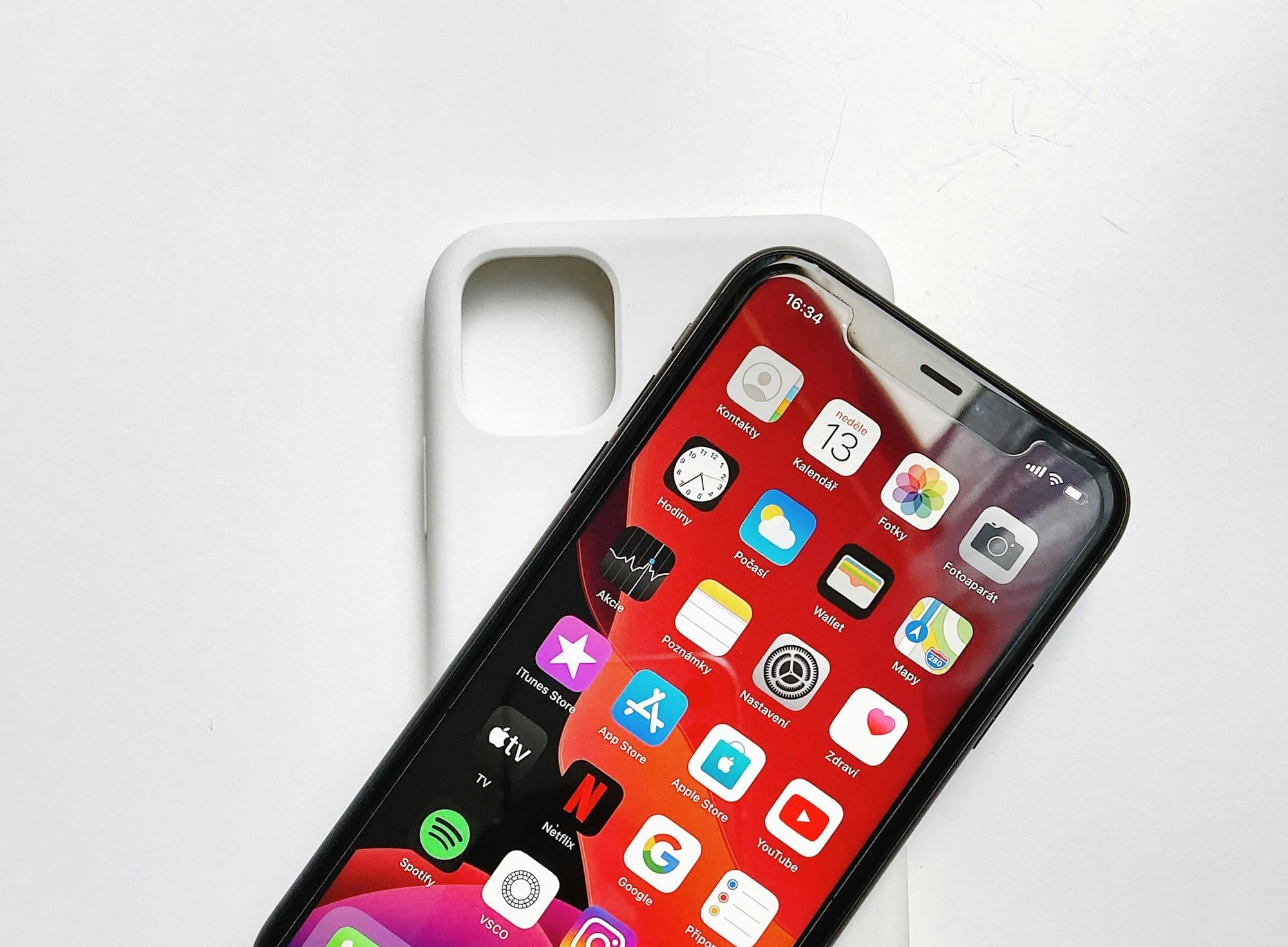 Apple is taking AI Offline with iOS 18 Post image